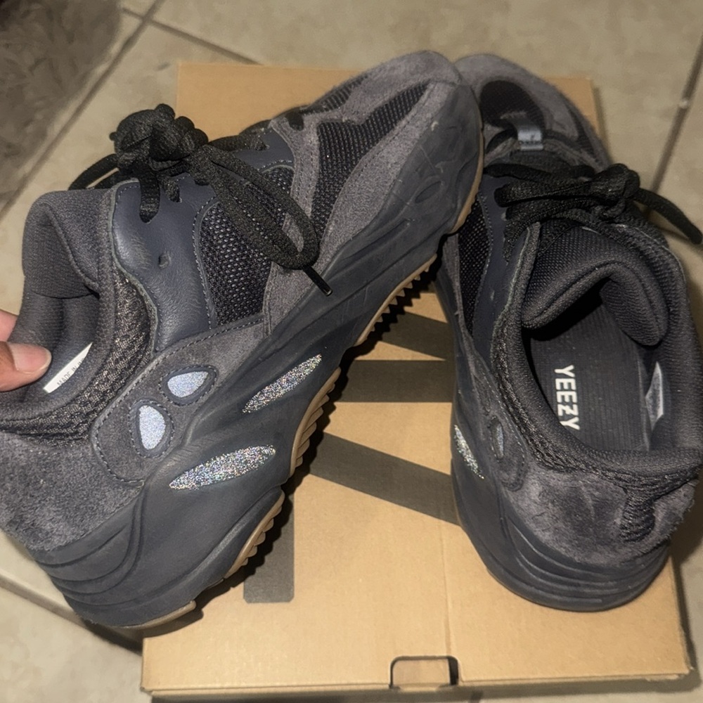 YEEZY 350 - Picture 4 of 4